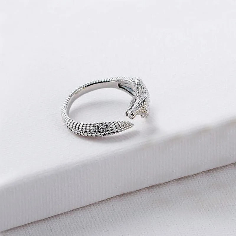 The Luxe, Crocodile Ring